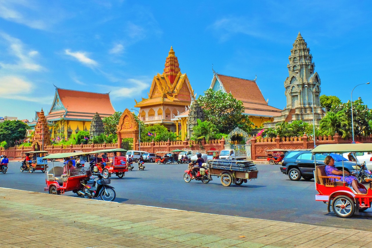 mengunjungi-istana-kerajaan-phnom-penh-dan-pagoda-perak-wisata-sejarah-dan-budaya-di-kamboja