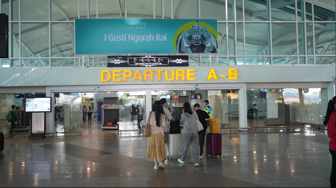 Bandara Bali dan Flores Kembali Beroperasi Setelah Erupsi Gunung Lewotobi